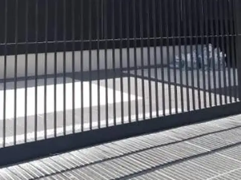 Alquiler Amplio monoambiente divisible con balcón
