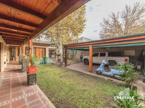 Casa en Venta con 2 cocheras