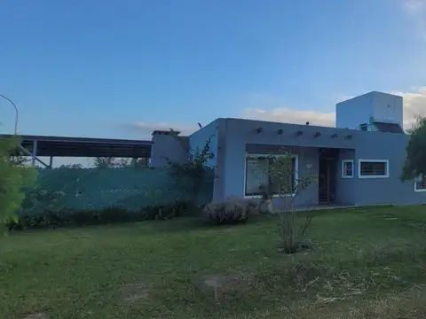 Excelente CASA en VENTA 3 hab 3 baños pileta quincho