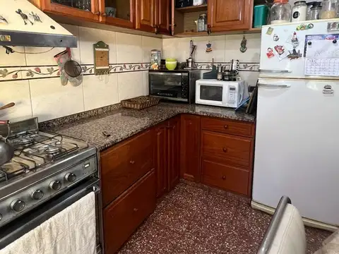 Casa 5 ambientes con 2 baños
