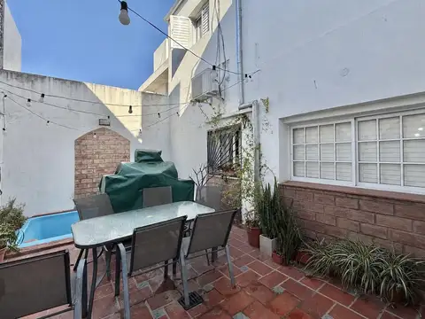 VENTA/ PERMUTA: Casa compuesta de 2 unidades funcionales con pileta - Cañada de Gómez