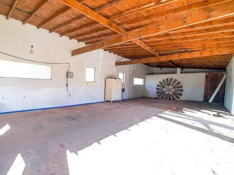 Casa 13 ambientes con 6 baños