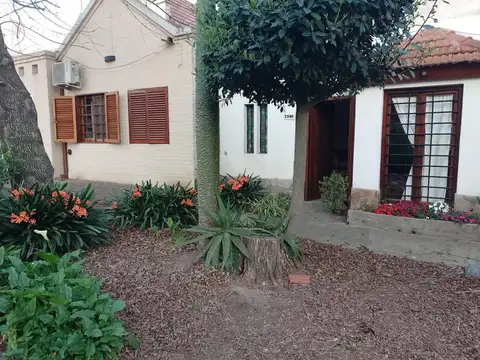 Casa en venta - 3 Dormitorios 2 Baños - Manuel B. Gonnet
