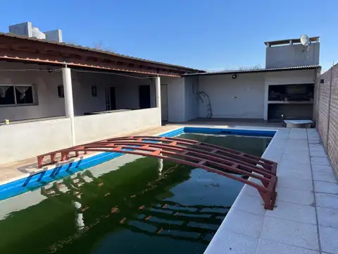 Casa quinta en Zocchi esq. Dominguez