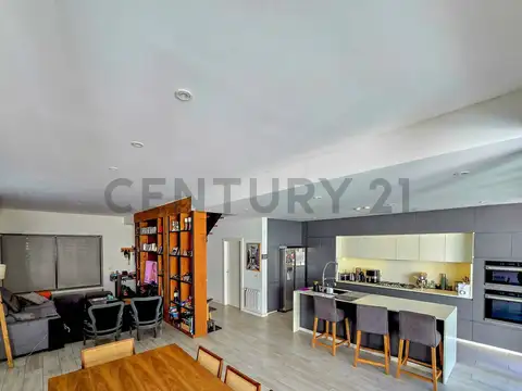 Casa 5 ambientes con 2 baños