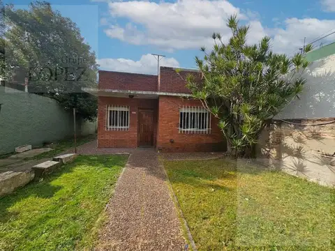 Venta Casa - Villa Martelli 3 Dormitorios, Jardín, Apto Crédito, Vivienda o uso comercial
