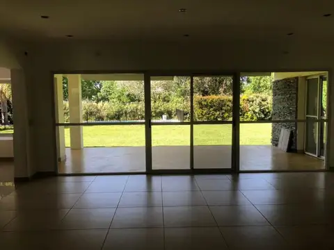Casa en Venta en Loma Verde, USD 205.000
