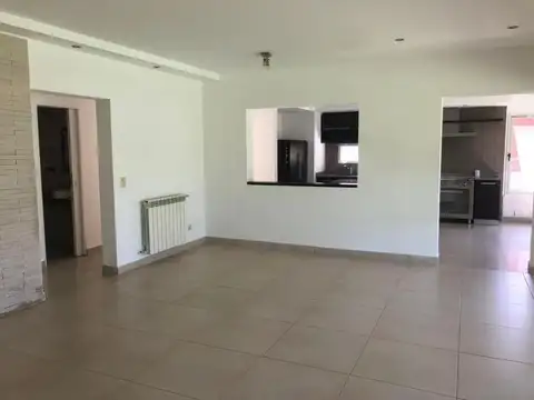 OPORTUNIDAD VENTA CASA 4 AMBIENTES MAS PLAYROM