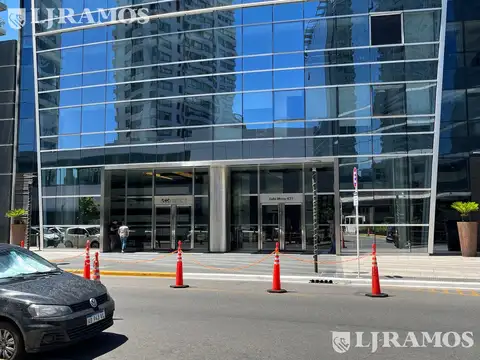Oficina en Venta con 8 cocheras