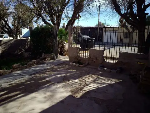 Casa 6 ambientes con 2 baños