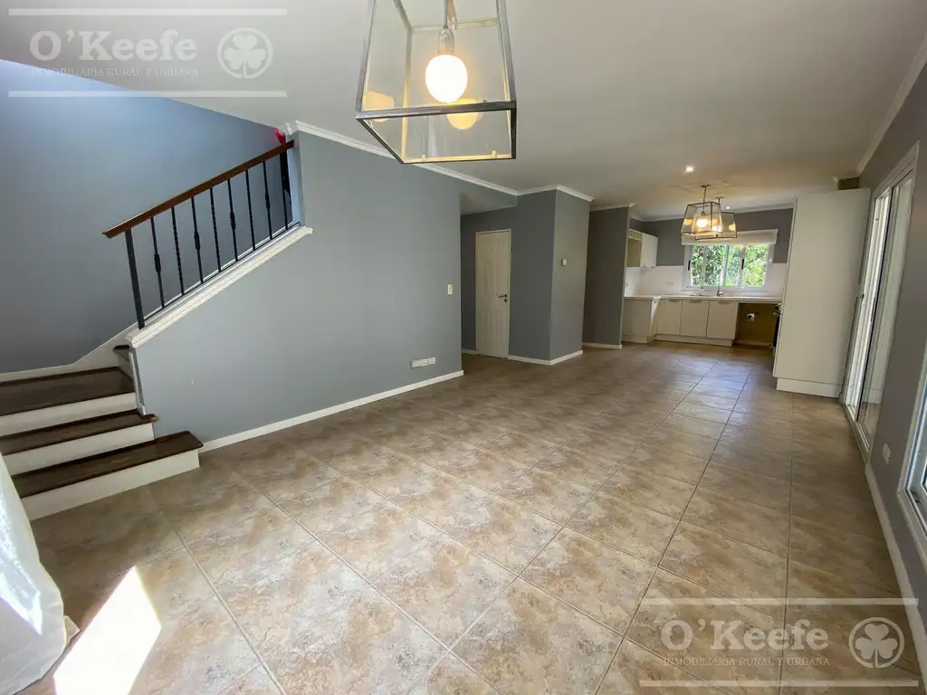 Casa en Venta  de 4 Ambientes En Club de Campo Abril Hudson Berazategui - Foto 14