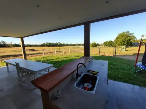 Casa en Venta con 2 cocheras