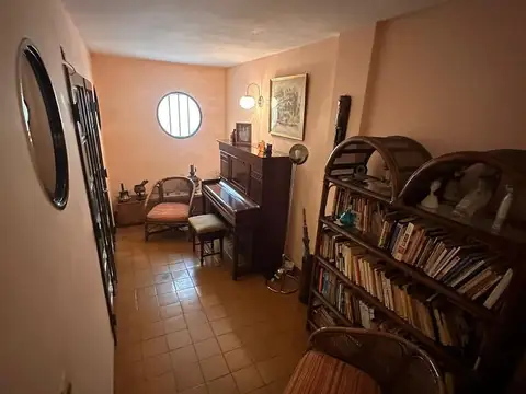 CASA EN VENTA DUPLEX DE 4 AMBIENTES C/DEPENDENCIAS SAN TELMO - EXCELENTE ESTADO CON 2 COCHERAS Y 3 B