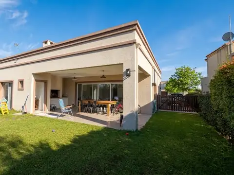 Casa 4 ambientes con 3 baños