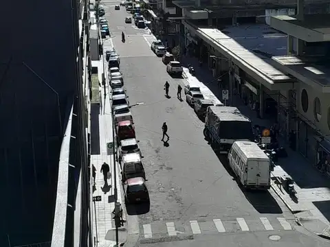 2 Y DEPENDENCIA DE SERVICIO A LA CALLE ESPACIO DE COCHERA