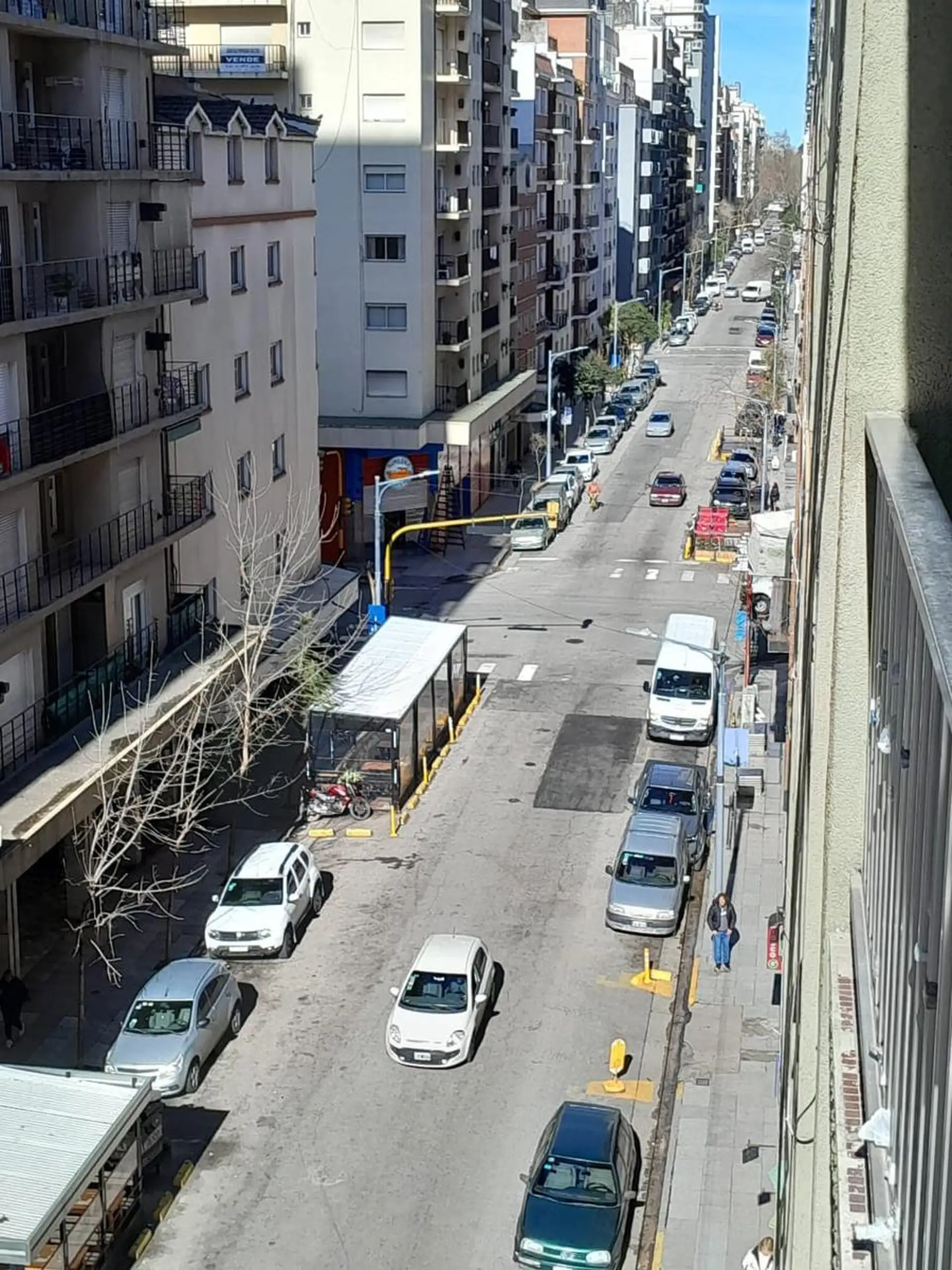 2 AMBIENTES Y DEPENDENCIA DE SERVICIO Y COCHERA