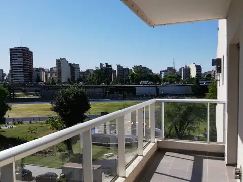 APTO CRÉDITO: Av. Asamblea y Miró frente al parque. Dormitorio en suite + toilet. Balcón corrido. Pileta, SUM y terraza
