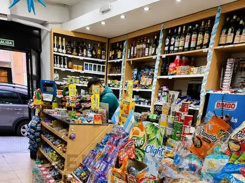 Fondo de Comercio en Venta | Excelente Ubicación a ½ Cuadra de Colegio y Hospita