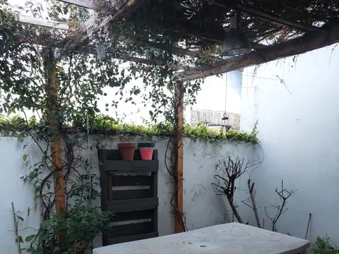 Depto Tipo Casa 2 ambientes con 1 baño