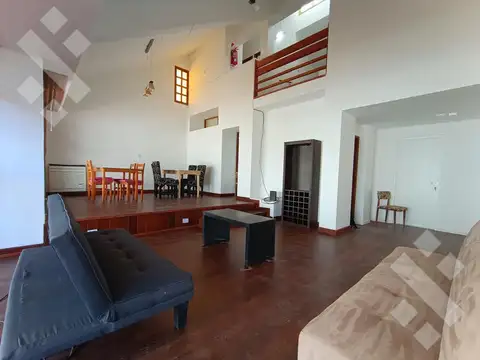 Casa 11 ambientes con 4 baños