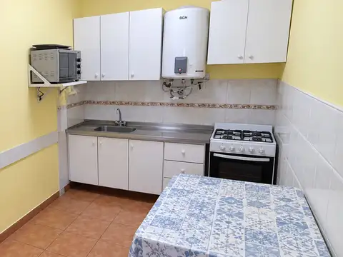 Ph de 3 ambientes con patio en villa constructora