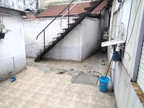 Ph de 3 ambientes con patio en villa constructora