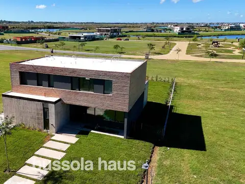 Casa en venta 5 ambientes financiada  Amarras Puertos Escobar