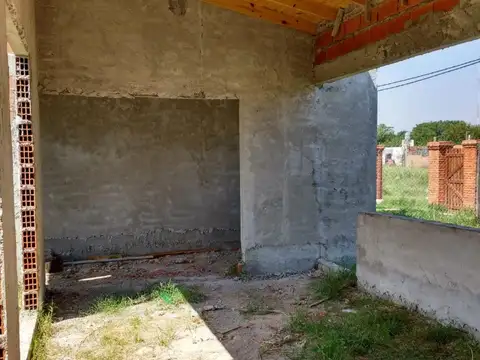 LOTE CON CONSTRUCCION A TERMINAR