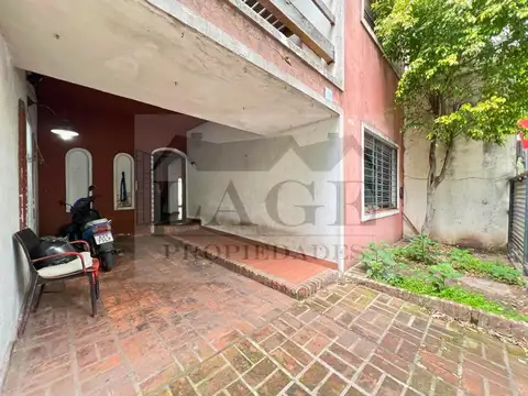 Casa 5 ambientes con 1 baño