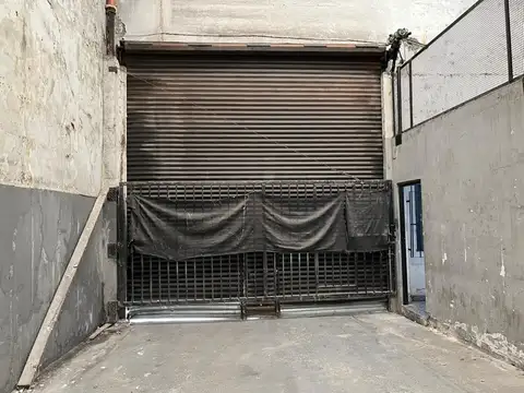 Amplio galpon 8.66x30 mts