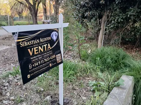 Terreno en esquina en Parque Leloir