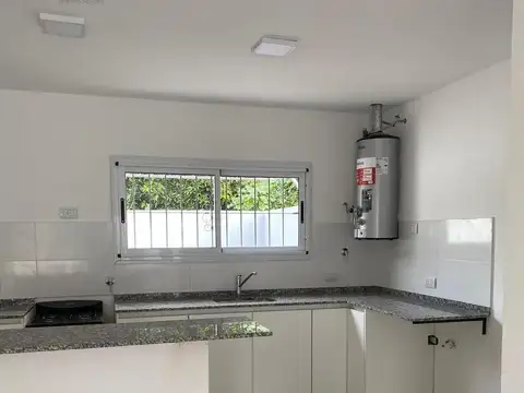 Duplex en alquiler 3 dormitorios en Lisandro olmos La Plata