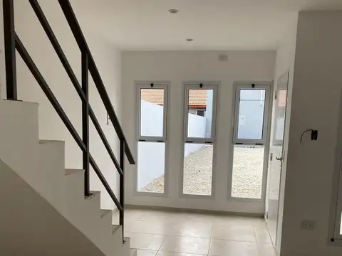 Depto Tipo Casa en Alquiler de 4 ambientes