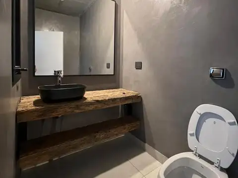 Casa en Alquiler con 2 cocheras