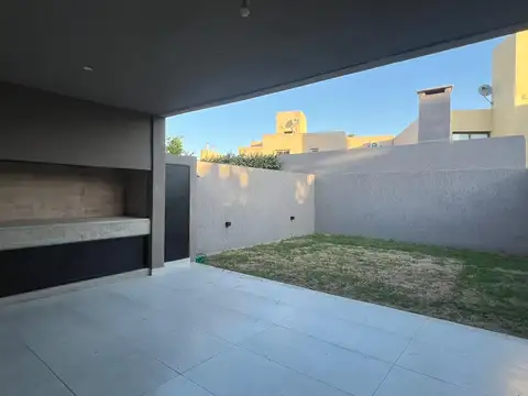 Casa 3 ambientes con 2 baños