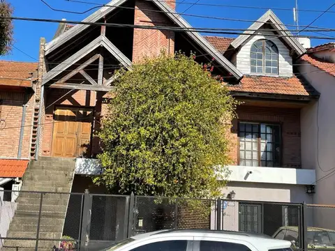 Casa + dos departamentos ideal tres familias