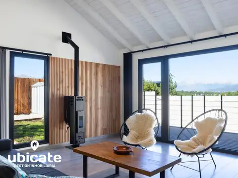 Casa en Alquiler con 2 cocheras