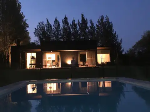 Casa 10 ambientes con 4 baños