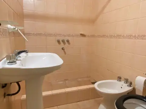 Venta - Casa de pasillo (no PH) de 1 dormitorio - Parque Casados, Rosario