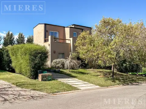 Santa Catalina - Muy linda casa en venta con 4 dormitorios