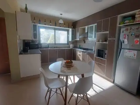 Casa 7 ambientes con 3 baños