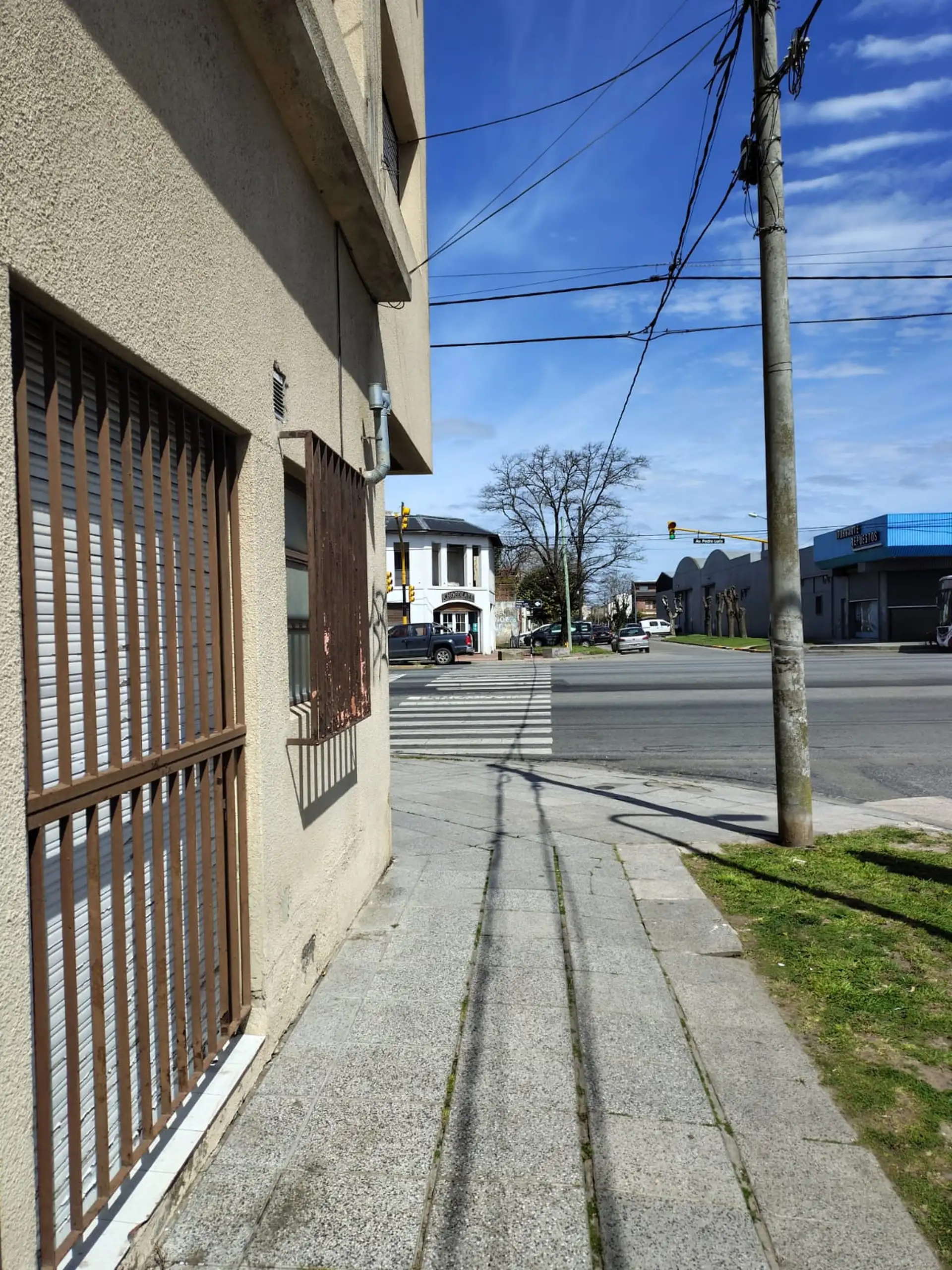 Depto 2 amb, 1 dorm, balcón americano — Av. Luro y 180