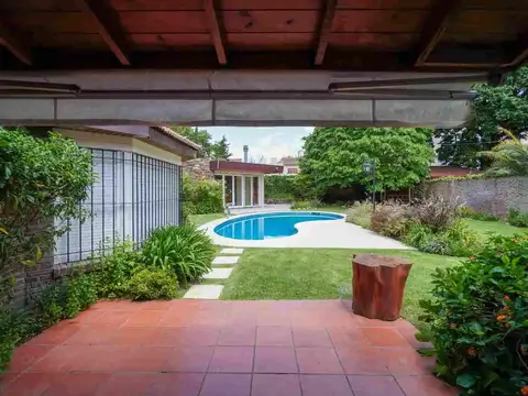 Casa 6 ambientes con 4 baños