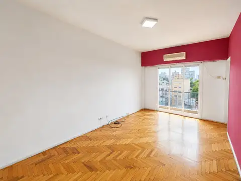 DEPARTAMENTO MONOAMBIENTE CON BALCÓN, COCINA INDEPENDIENTE Y BAULERA