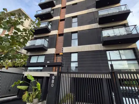 Excelente departamento de 3 ambientes al frente, cochera y baulera en alquiler  