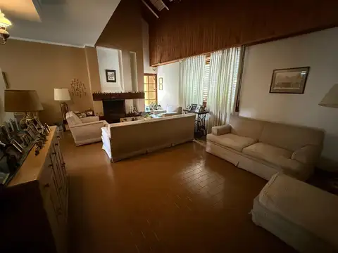 Casa en Venta en General Roca, USD 220.000