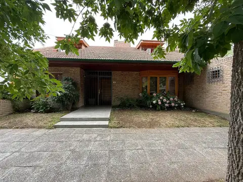 Se VENDE casa 4dorm. Barrio FRANK, General Roca, Río Negro