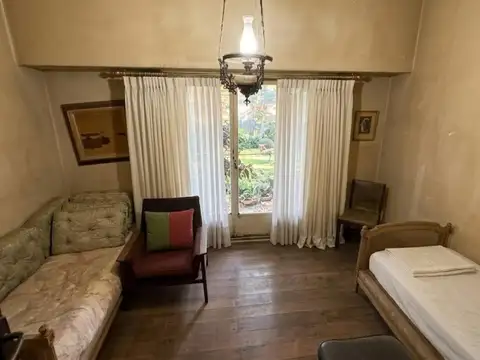 Chalet a refaccionar cinco ambientes amplio lote INVERSOR