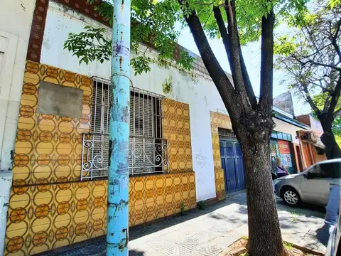 Lote con demolición-Zonificación USAA-Ideal edificio 7 pisos