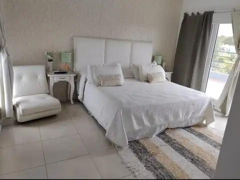 Casa en Alquiler Temporal con 2 cocheras